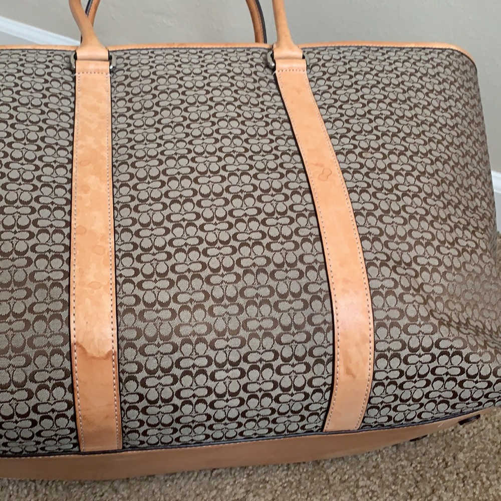 Coach. - Picture 4 of 15